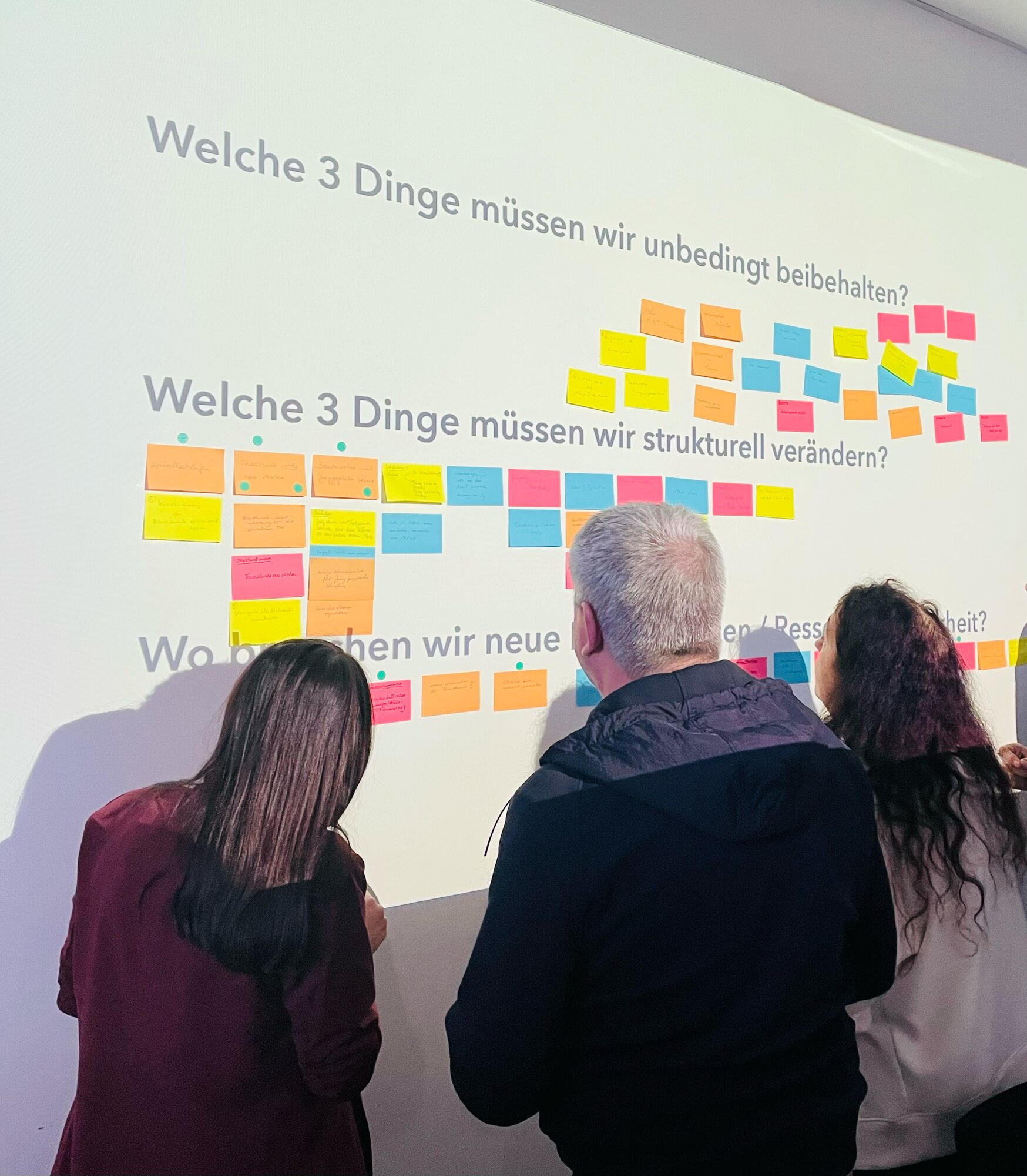 Strukturierte grafische Form als Bild für Ordnung und Zusammenhänge